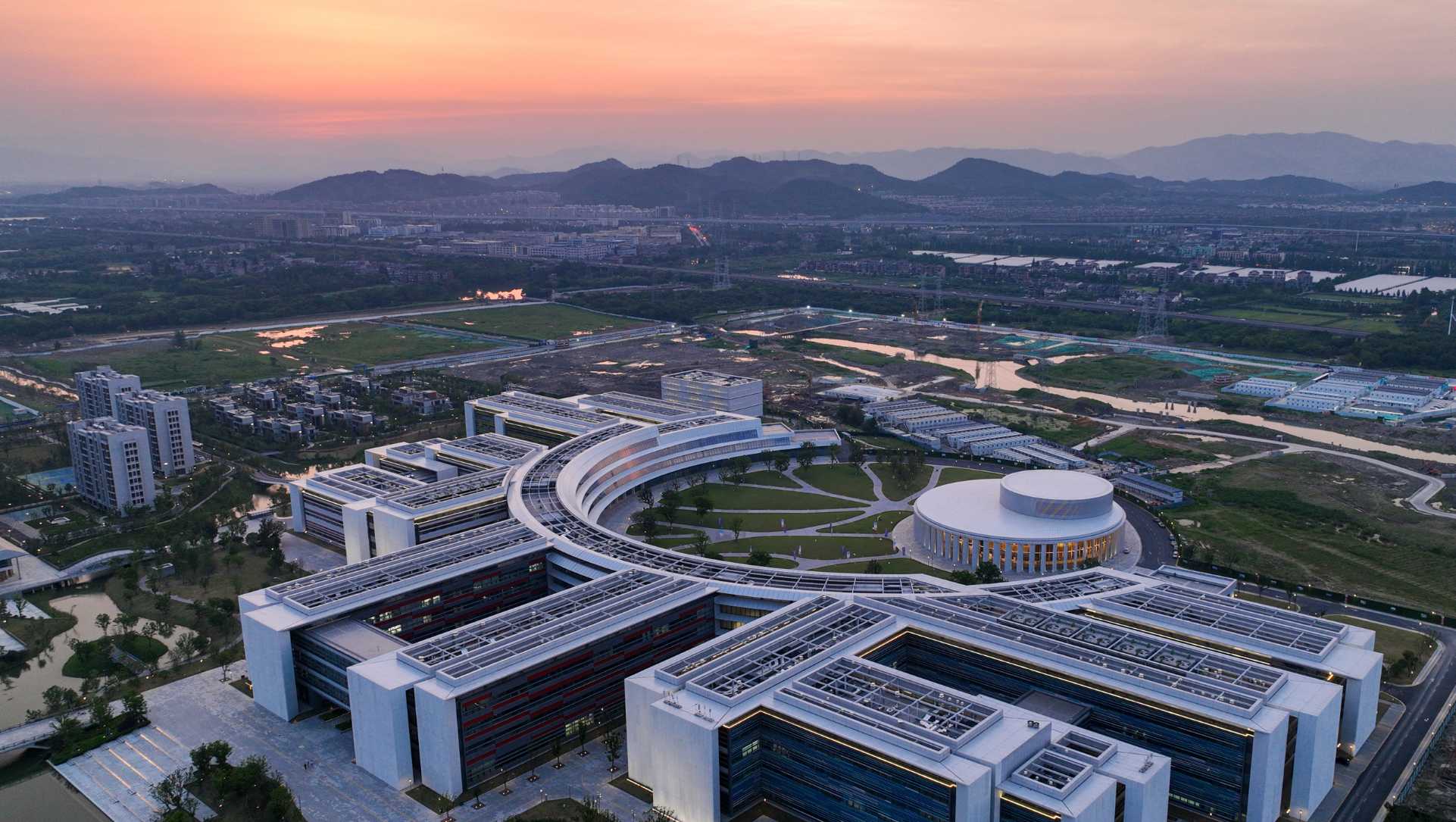 民办院校分数线直逼985？这所大学凭啥让学霸抢着进？