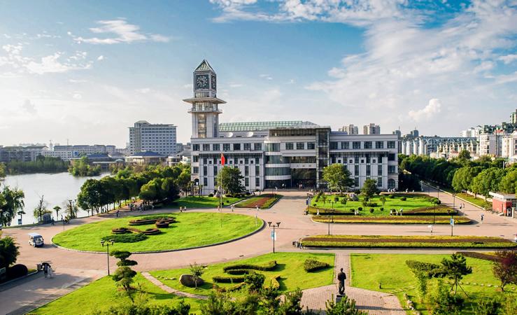 中南财经政法大学：停招8个本科专业，34个专业（类）不限选考科目。