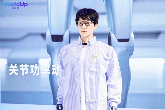 智能机器人被录取为上海戏剧学院全日制博士,高考生如何把握未来专业选择?